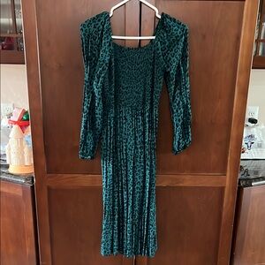 GAP Green Pleated Sheath Dress with Bishop Sleeves